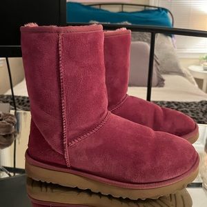 UGG Classic Short Boot in Magenta Rose